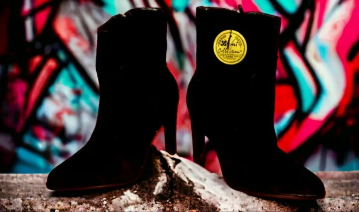 BNWT 'Harrods In Store' Boots - Image 1