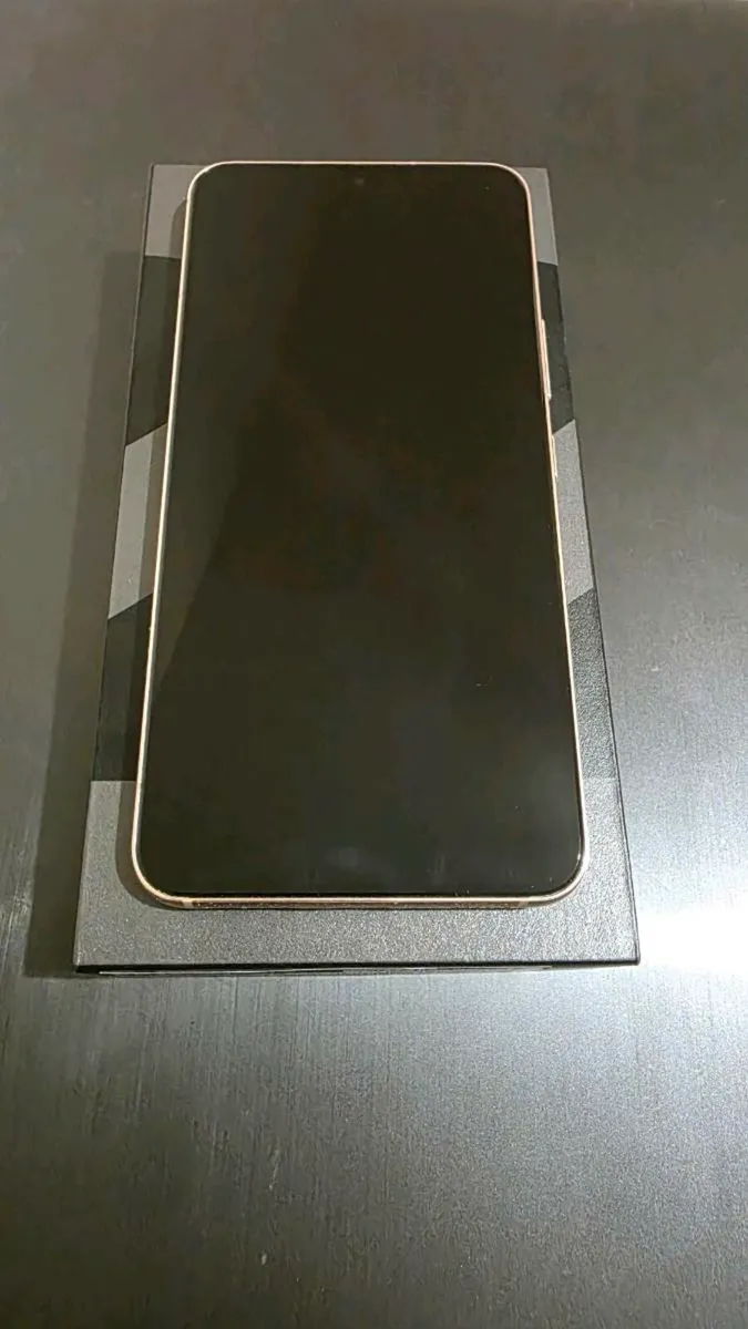 Samsung S22 - Image 1