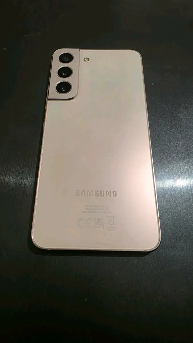 Samsung S22 - Image 2