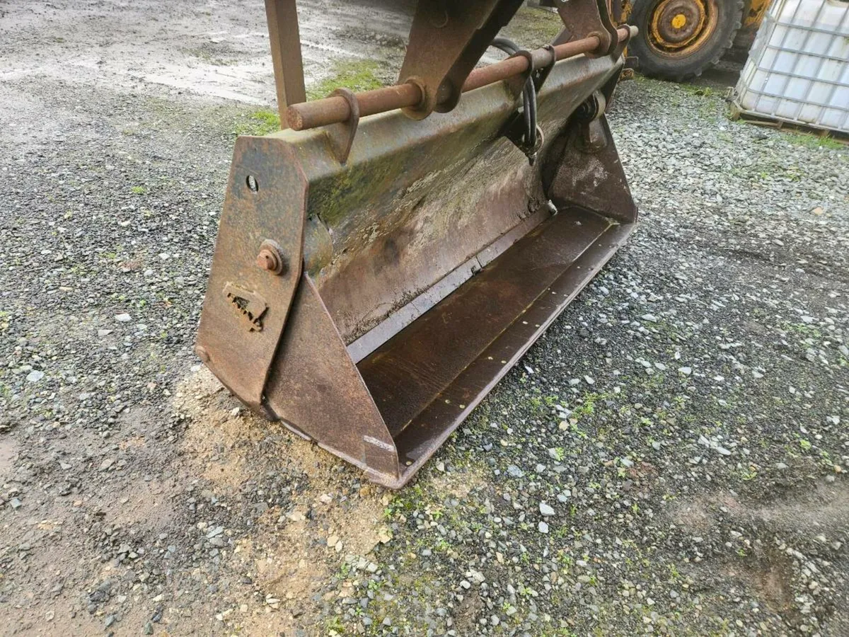 Massey ferguson  digger buckets - Image 1