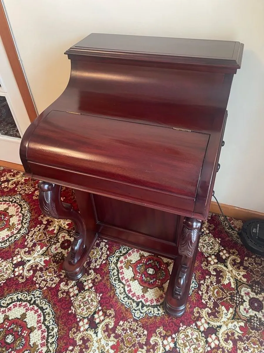 Davenport/Captains Artist DESK with Pop up Hidden Compartments with Art Easel - Image 1