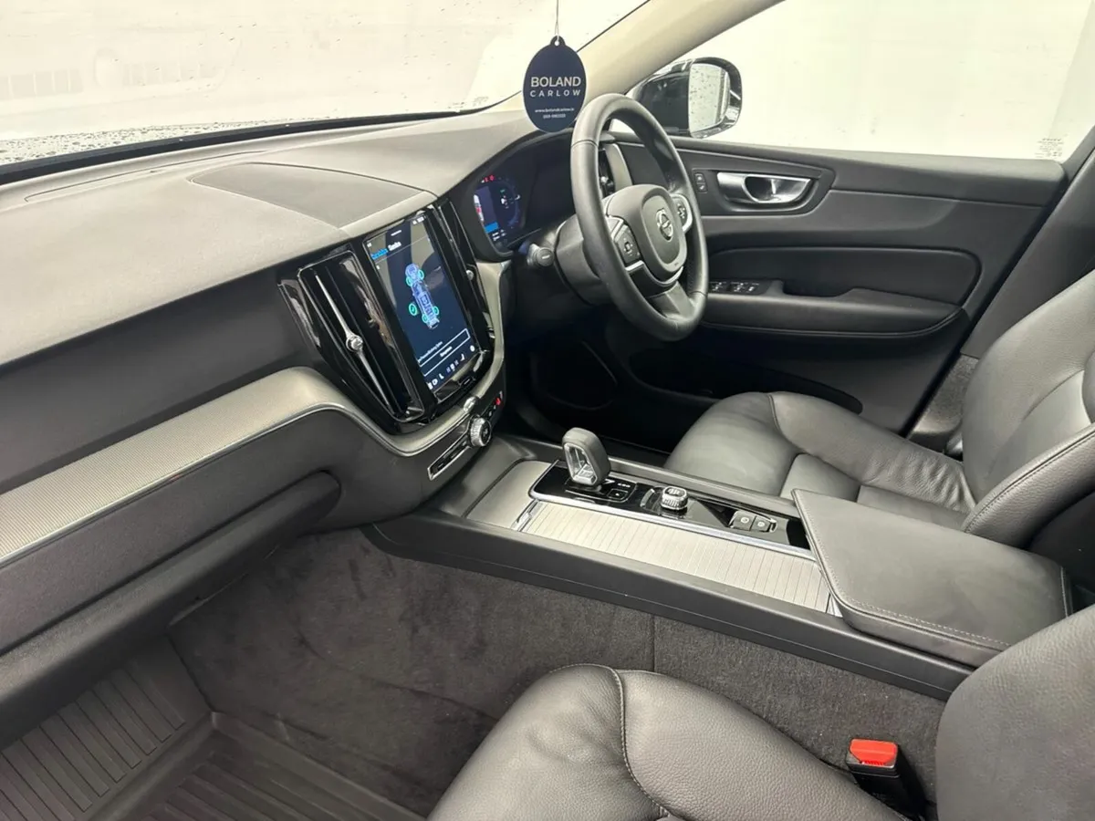 Volvo XC60 T6 AWD CORE *FREE HAMPER* €140 P/W ON P - Image 4