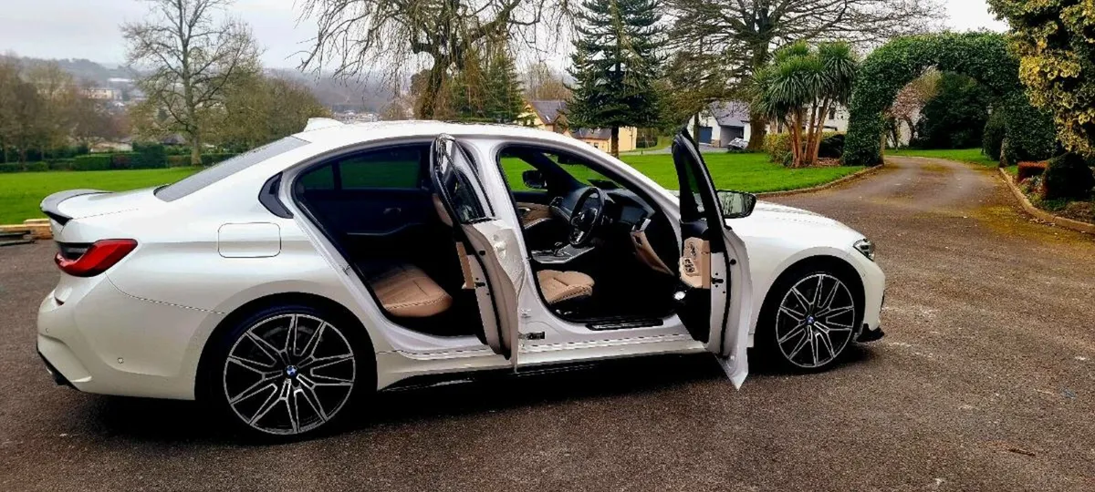 BMW TOP SPEC 330E M-SPORT W/KIT 292BHP & SUNROOF - Image 2