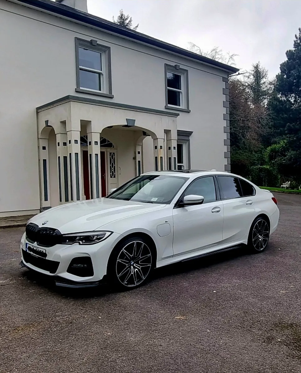 BMW TOP SPEC 330E M-SPORT W/KIT 292BHP & SUNROOF - Image 1