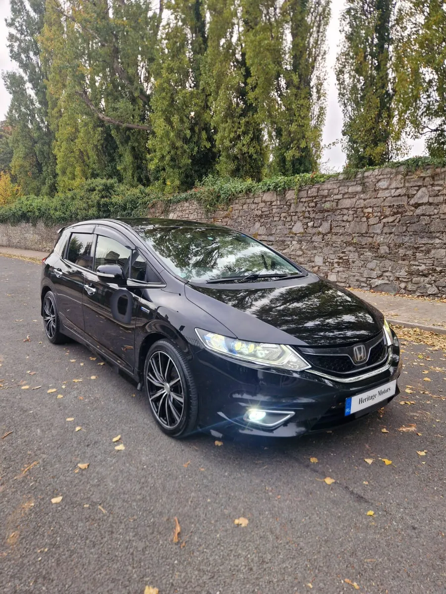 15 Honda jade 1.5 hybrid 6 seater Automatic - Image 1