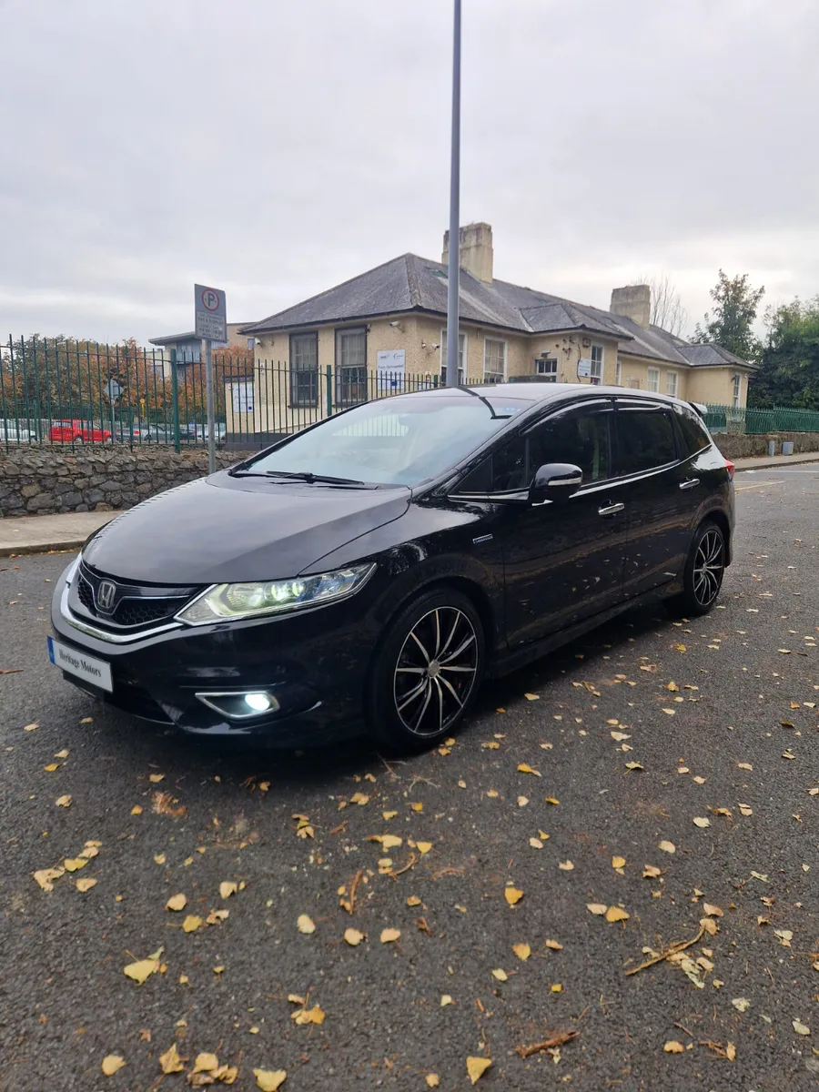 15 Honda jade 1.5 hybrid 6 seater Automatic - Image 3