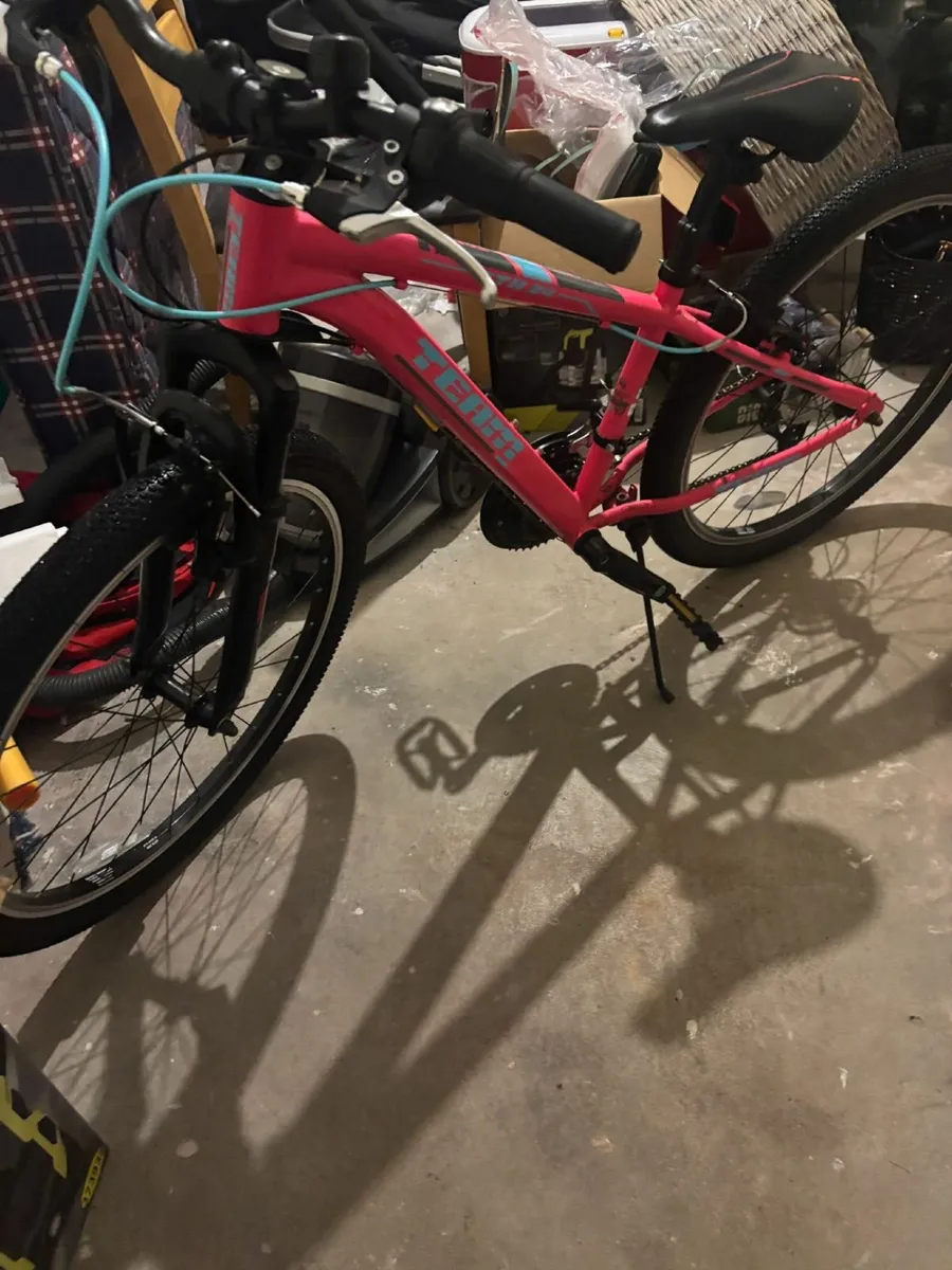 24 inch girls bike - Image 1