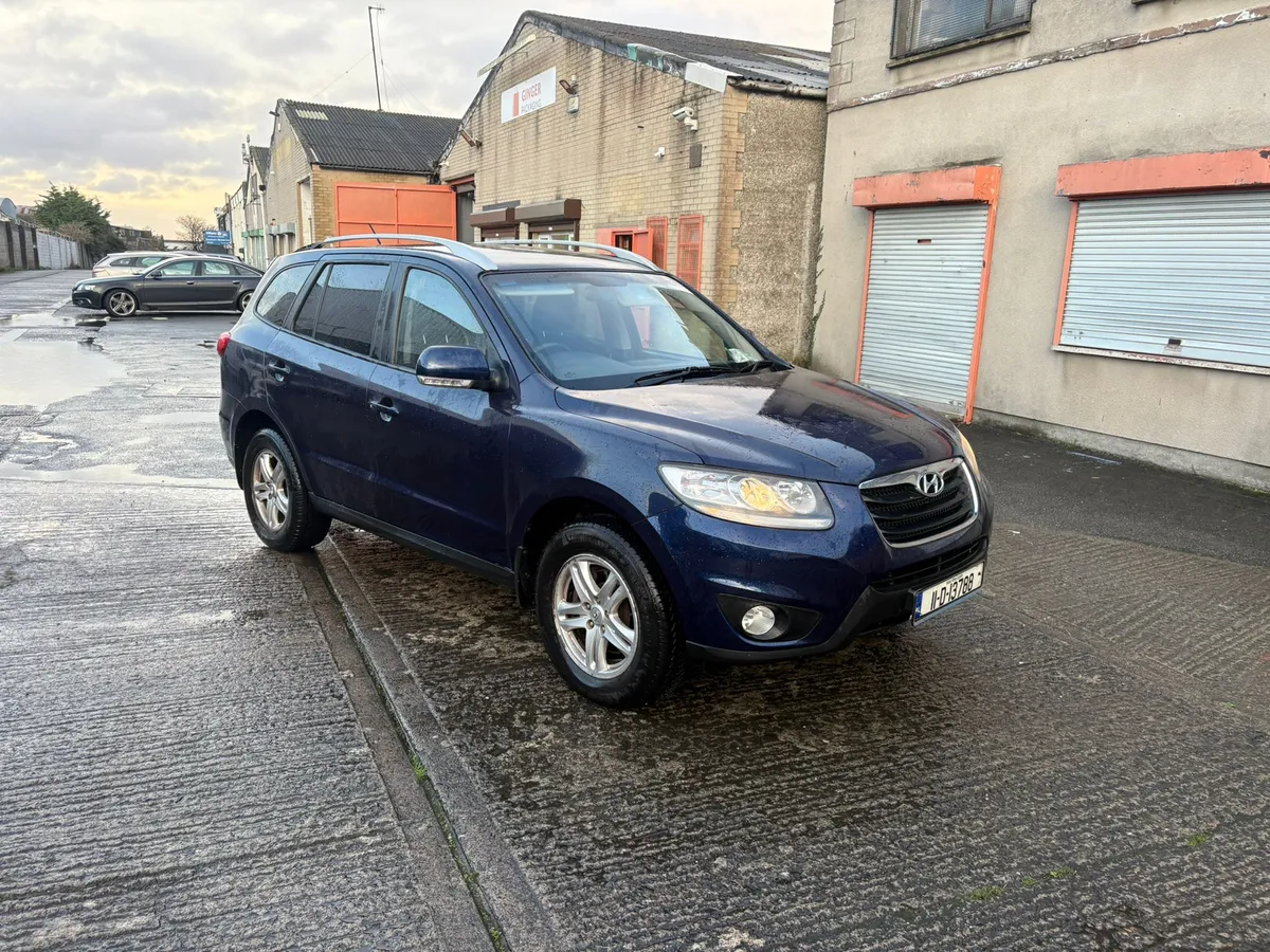 11 Hyundai Santafe 7 seater NCT 7/27 - Image 1