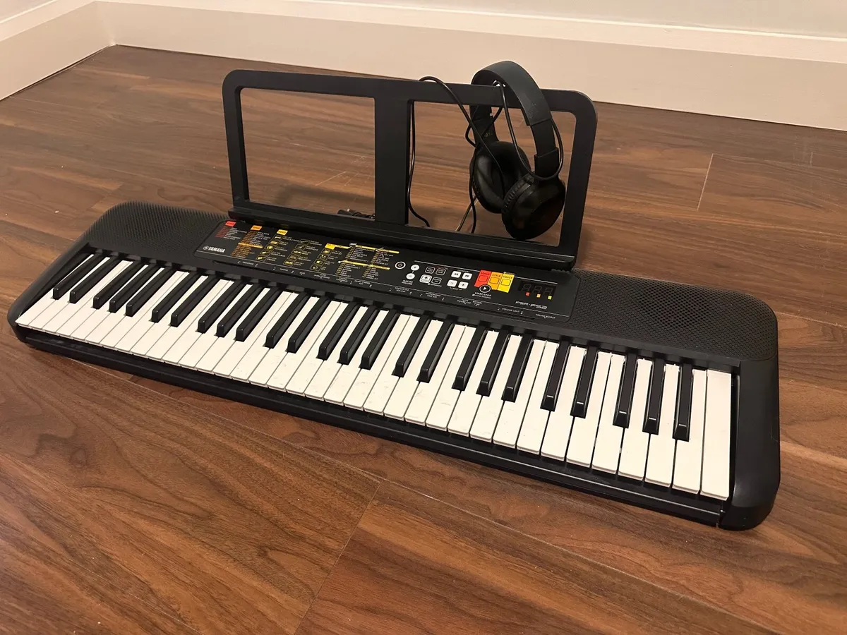 Yamaha PSR F52 Portable Keyboard - Image 2