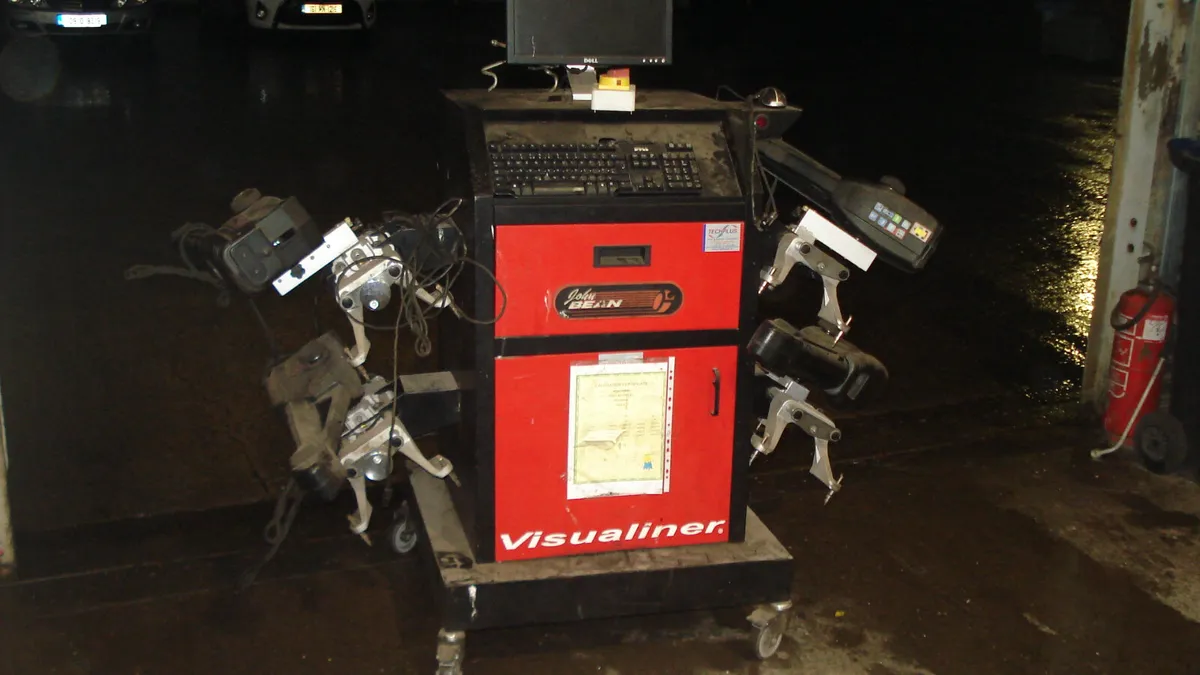 garage equipment - Image 1