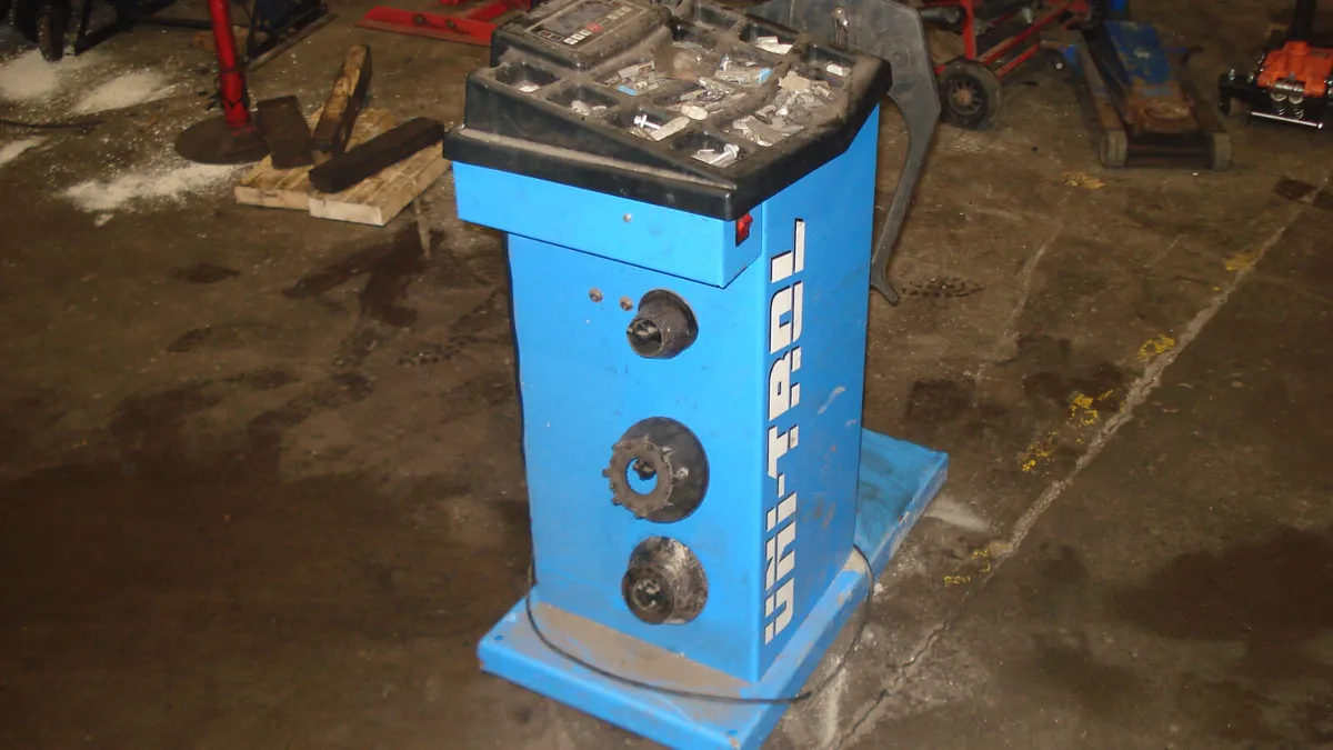 garage equipment - Image 2