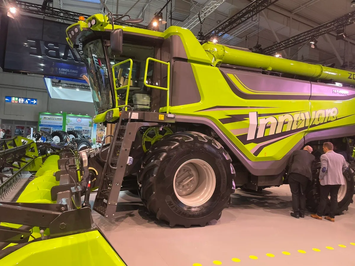 Combines - Combines - Combines - Image 1