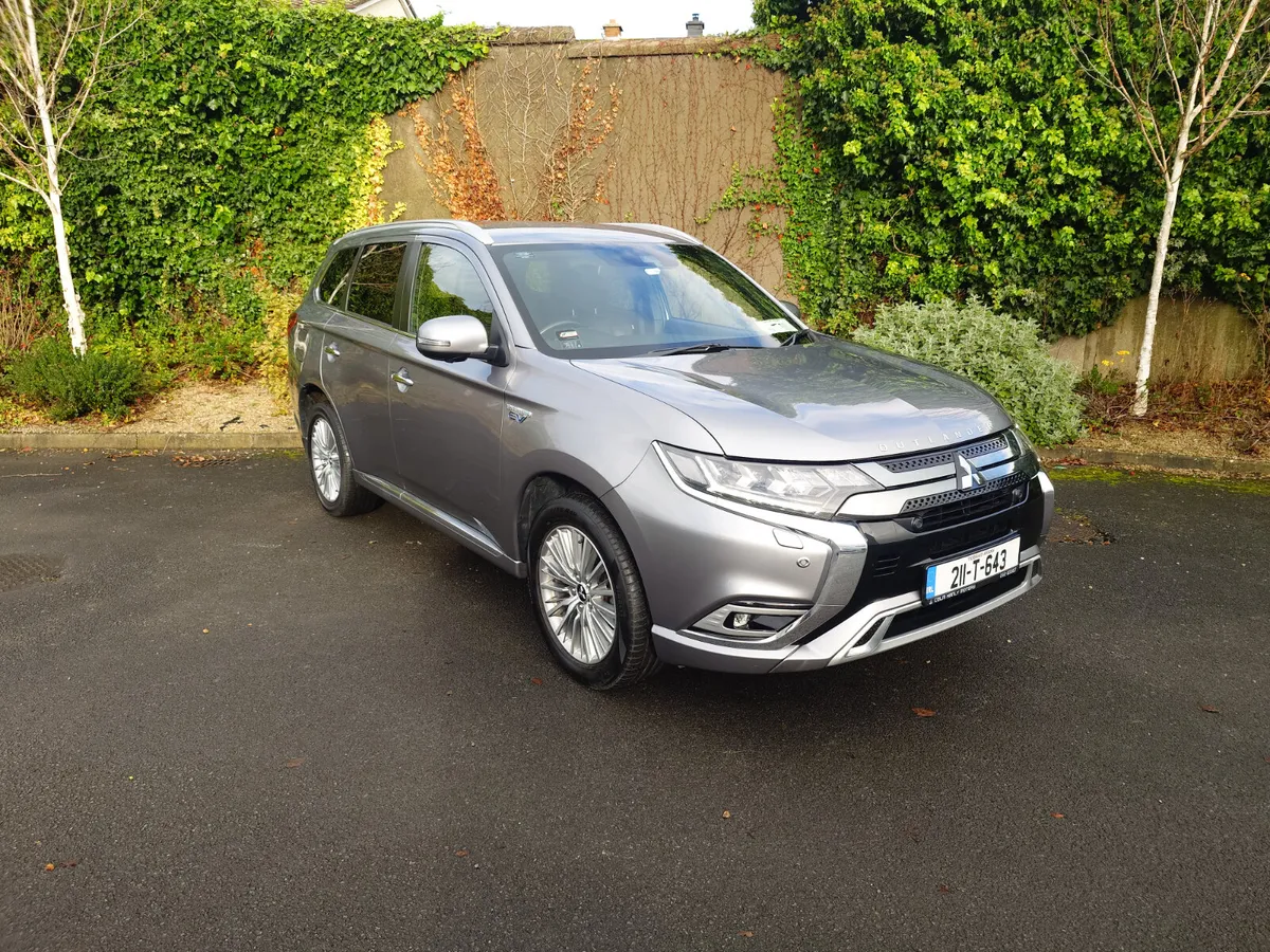 Mitsubishi Outlander PHEV In style 2021 - Image 1