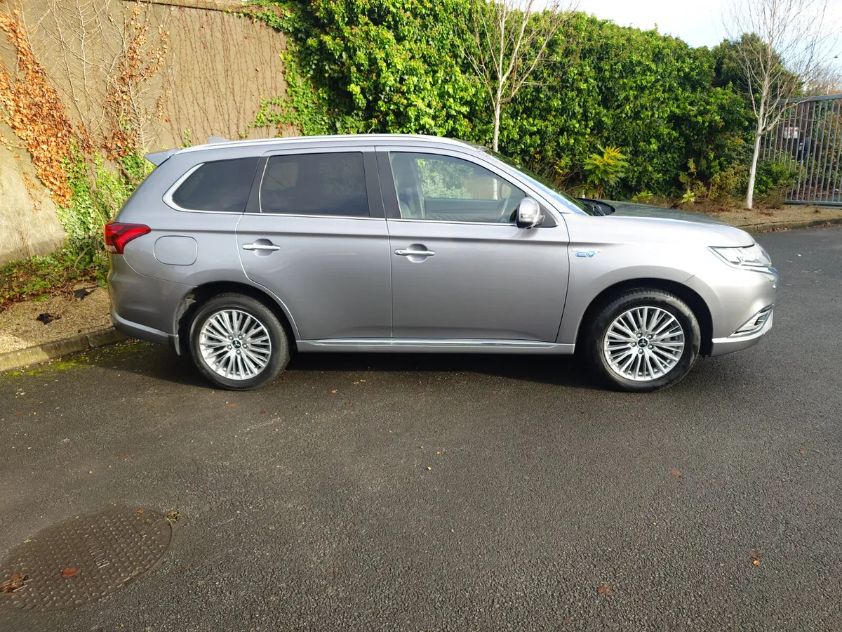 Mitsubishi Outlander PHEV In style 2021 - Image 4
