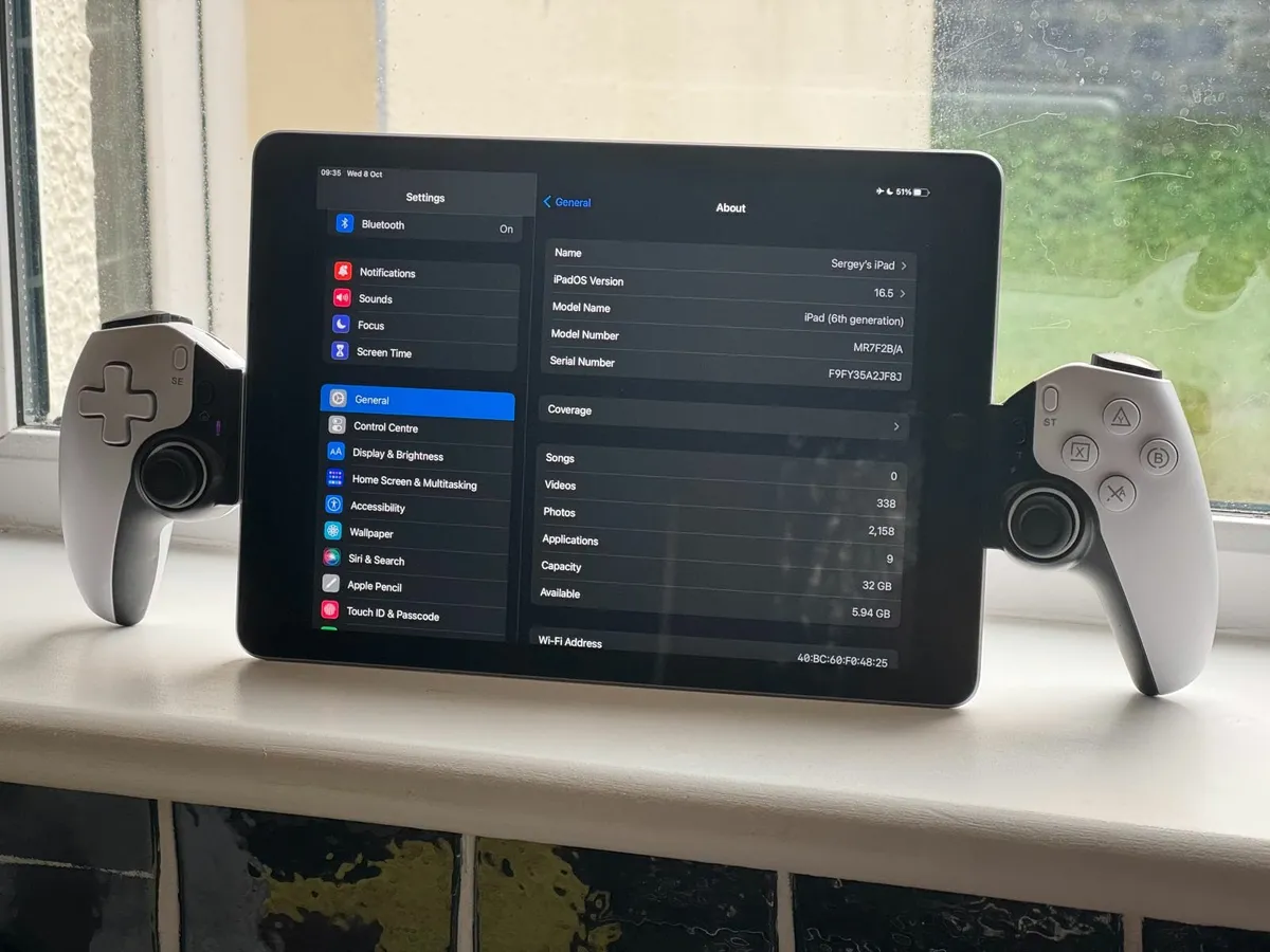 iPad 6th Gen 32GB + Universal Console Controller - Image 2
