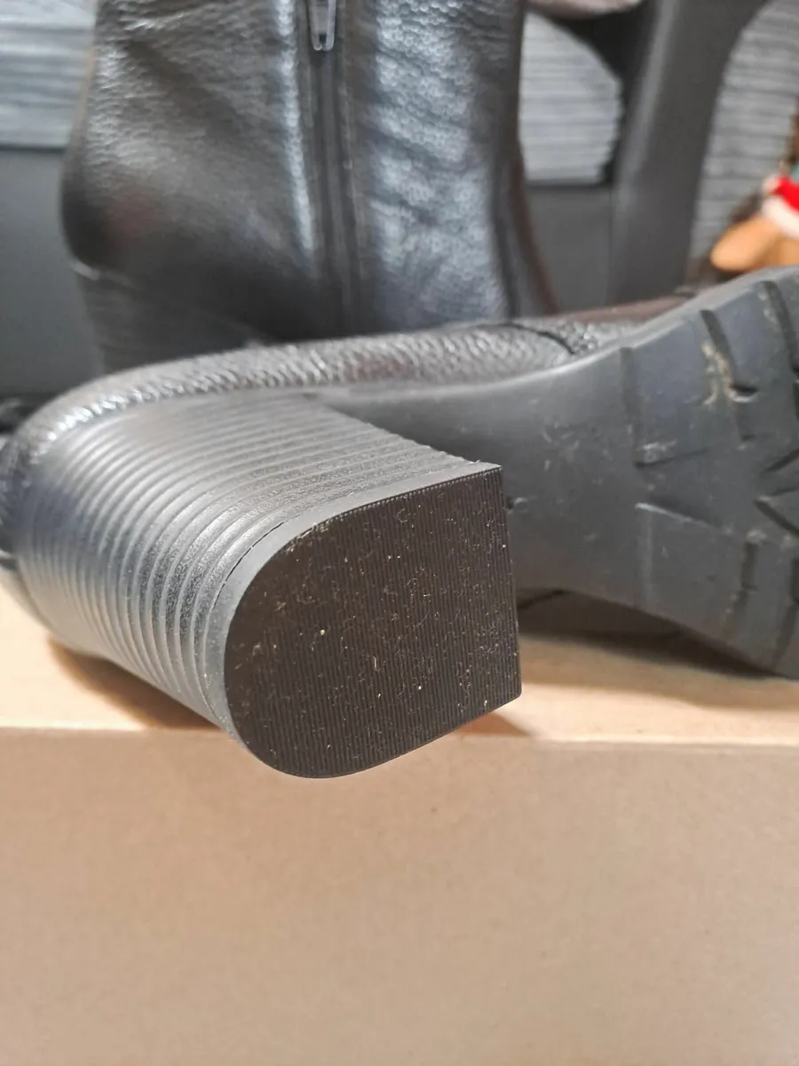 Women Clarks Shoes size 6 - Image 2