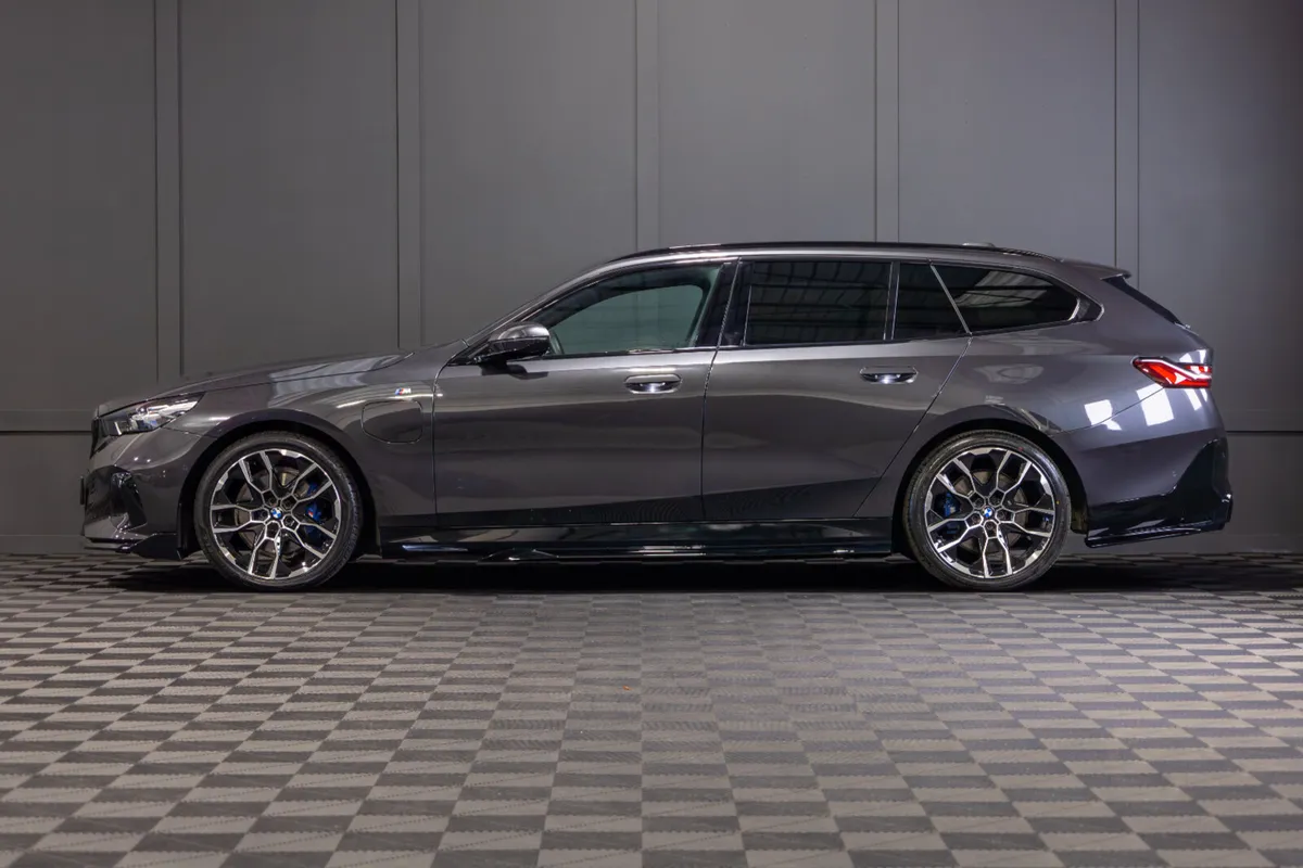 2025 BMW 5-Series 530e M-Sport - Image 3