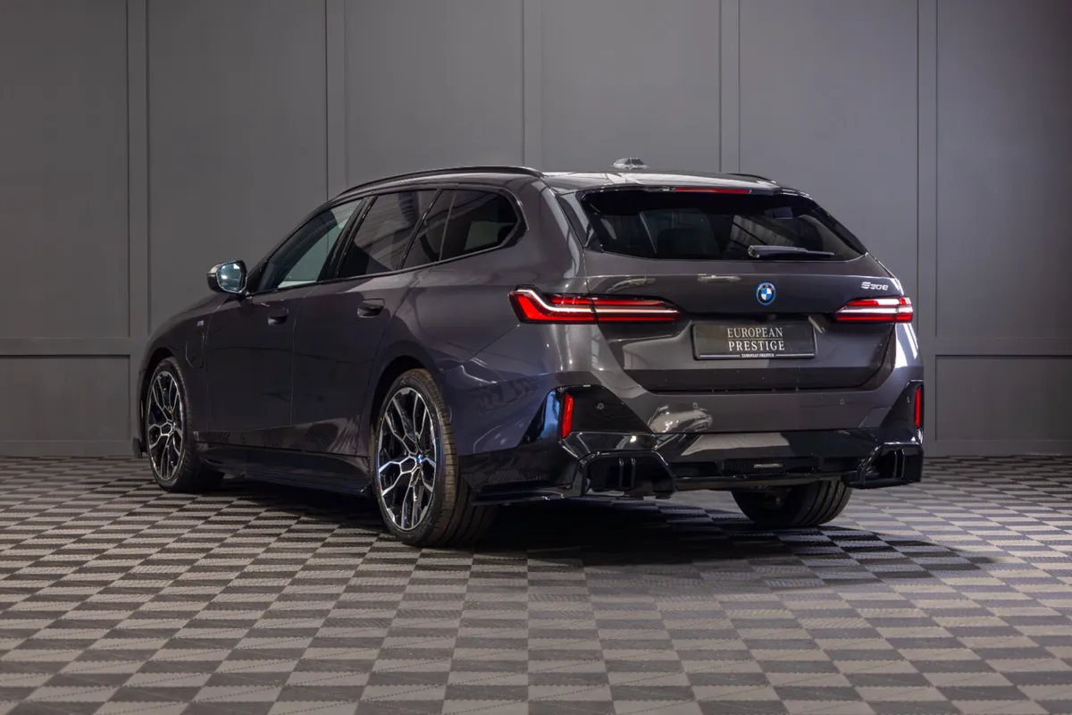 2025 BMW 5-Series 530e M-Sport - Image 4