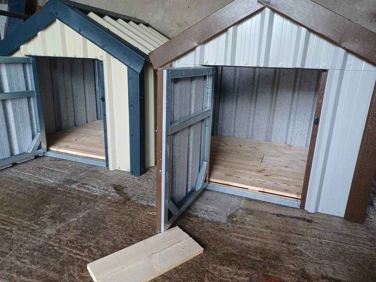 Large steel framed dog house - Image 4
