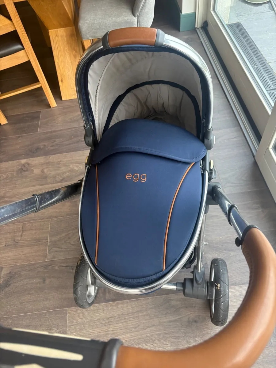 Navy Egg bassinet & push chair with footmuffs. - Image 2