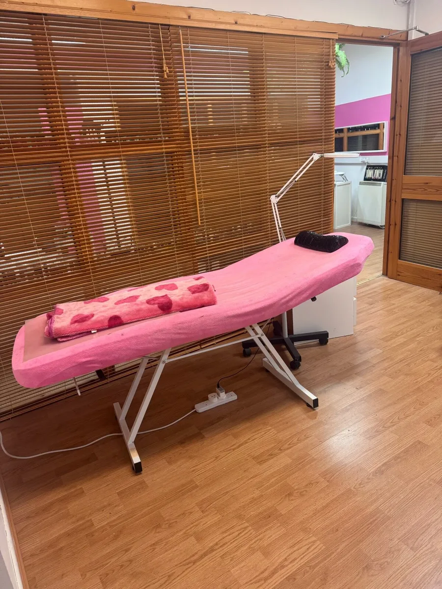 Beauty Massage chair/bed - Image 2