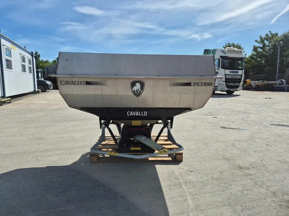 Second Hand Cavallo Wagtail Fertilizer Spreader - Image 2