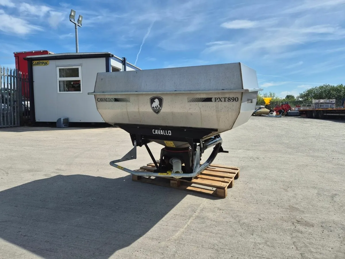 Second Hand Cavallo Wagtail Fertilizer Spreader - Image 3