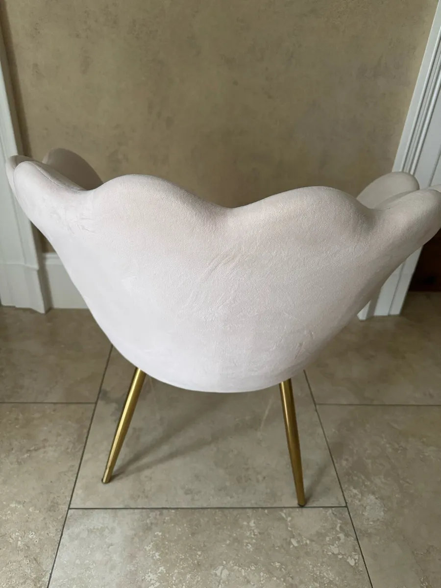 Pink Scallop Velvet Chair - Image 2
