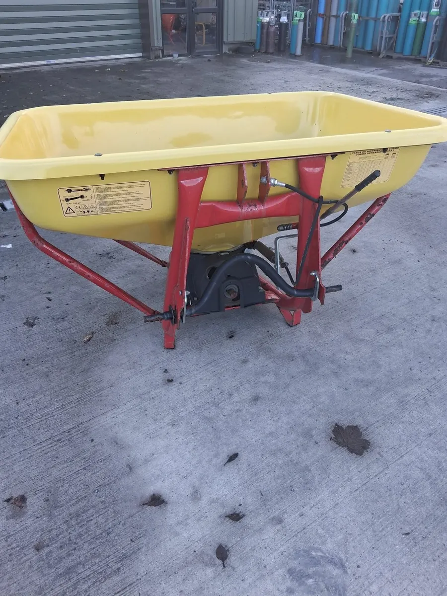 Second Hand Cosmo Fertilizer Spreader - Image 2