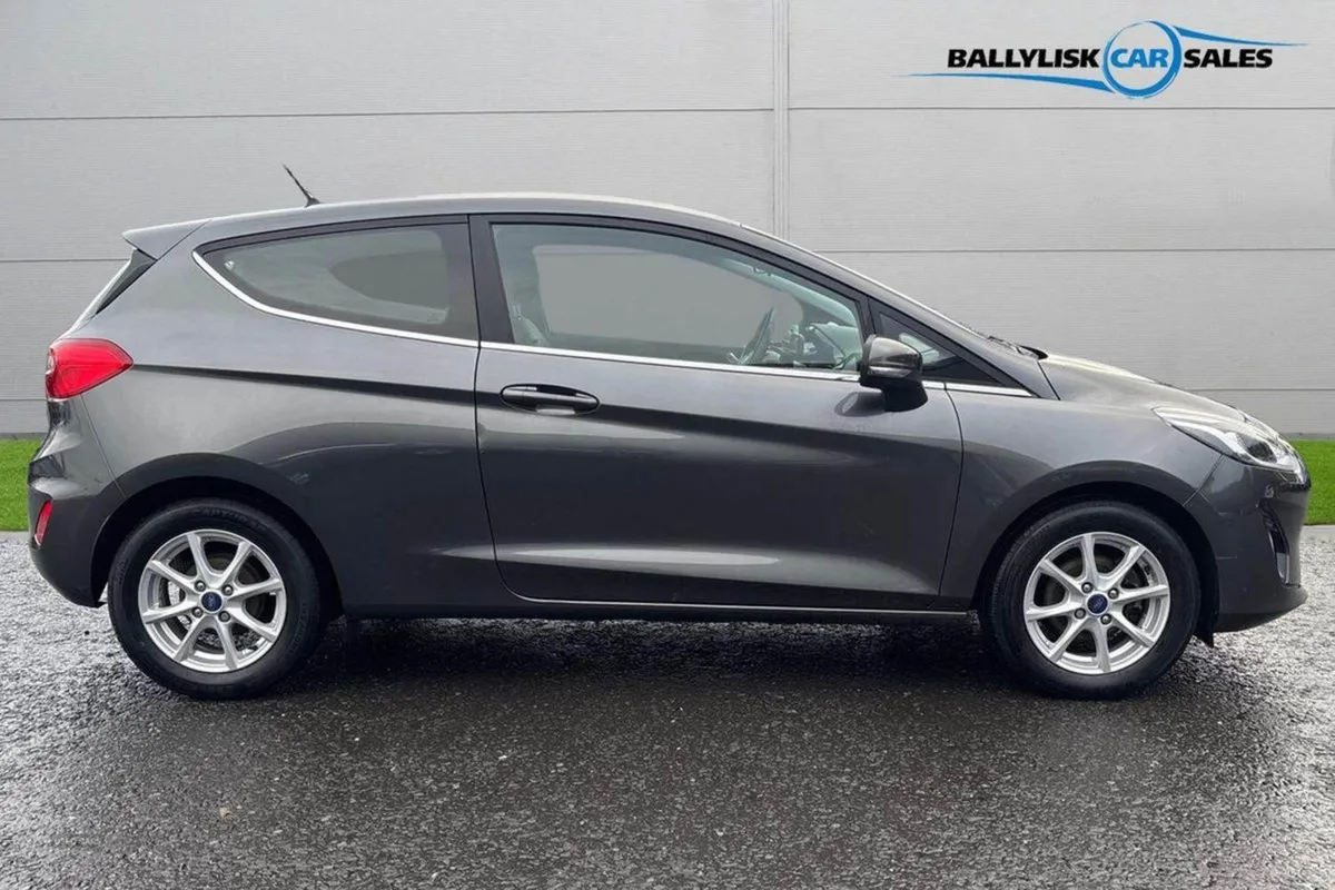 Ford Fiesta 1.1 Zetec Hatchback 3dr Petrol Manual - Image 3