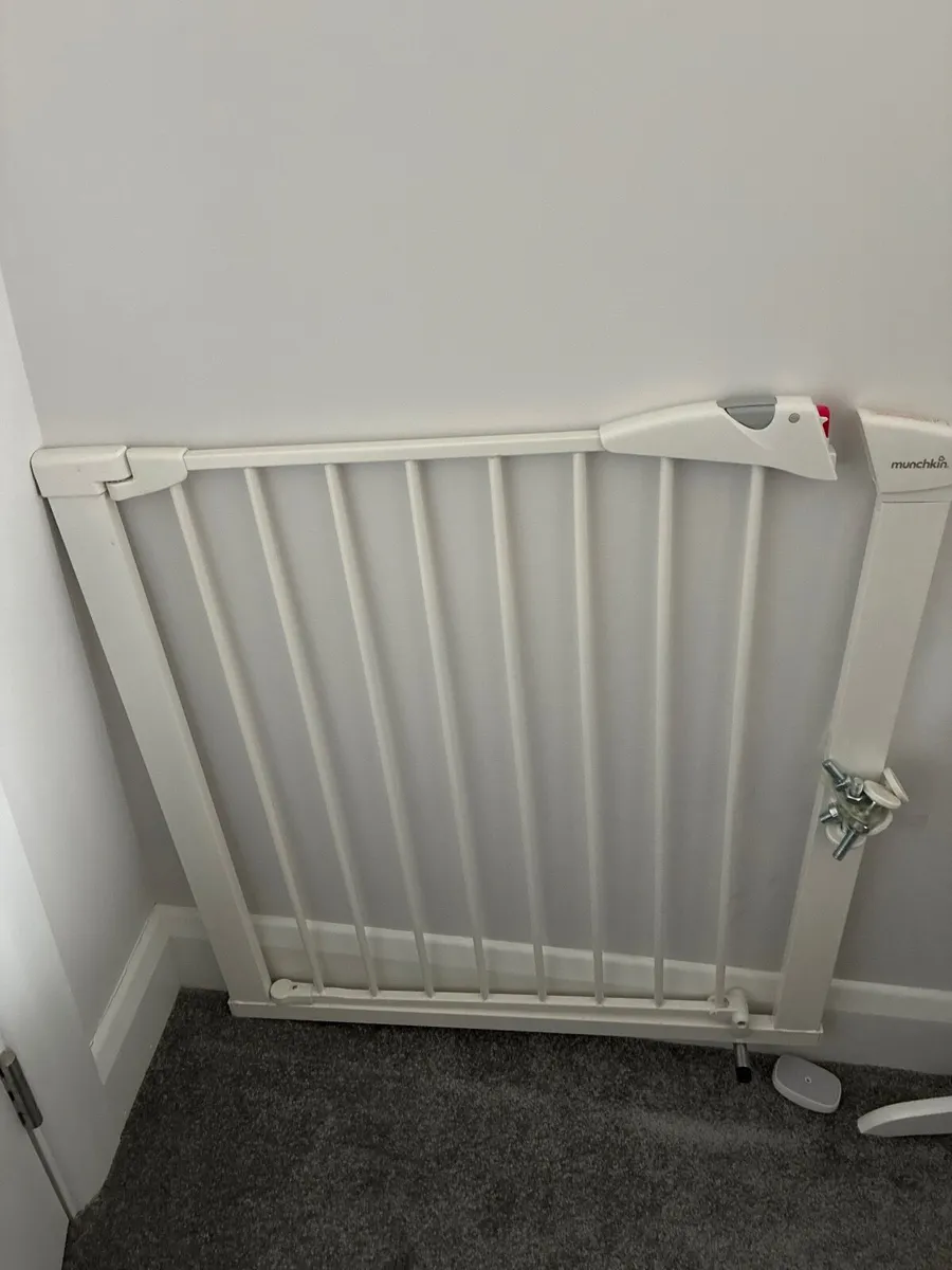 Munchkin safety gate- No pressure Fit safety gate