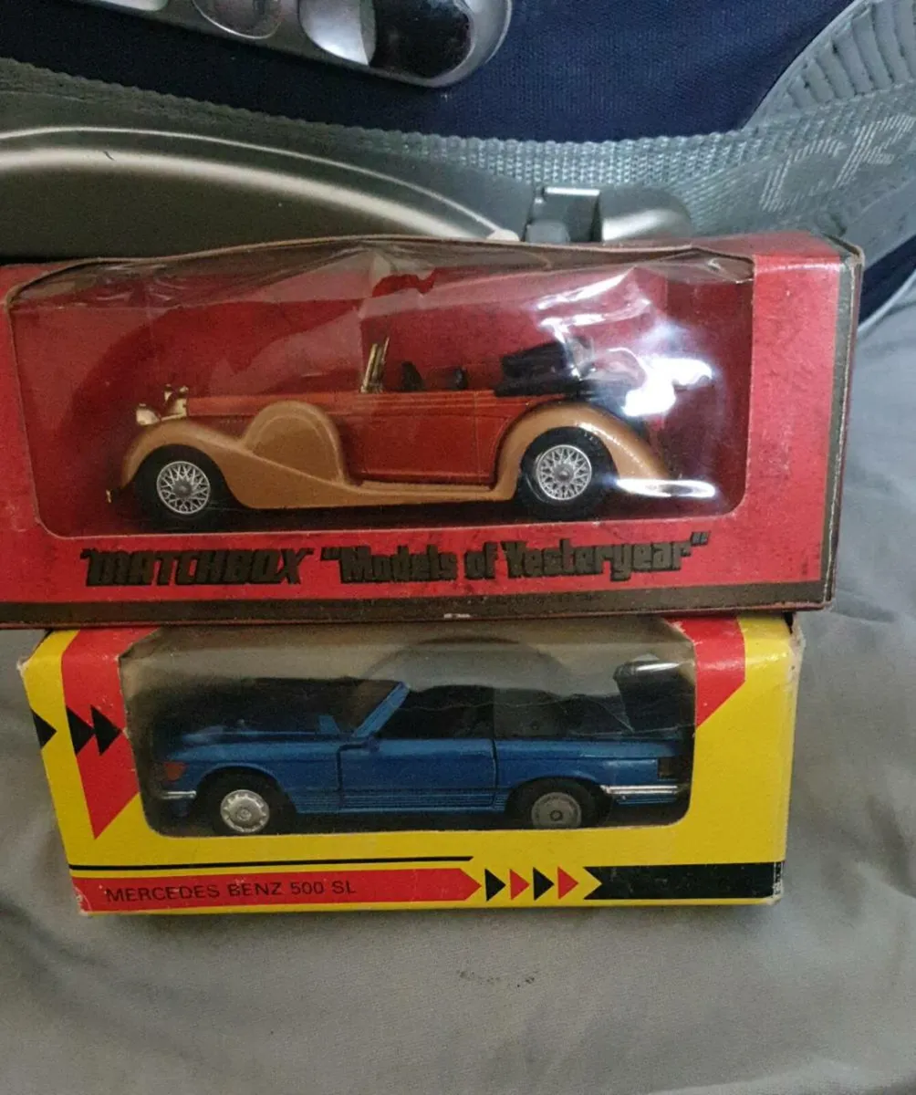 2 DIE.CAST MODELS FOR SALE