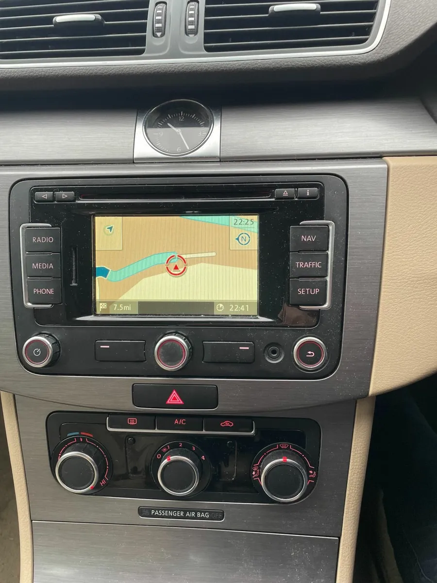 Volkswagen Passat 2012 - Image 3