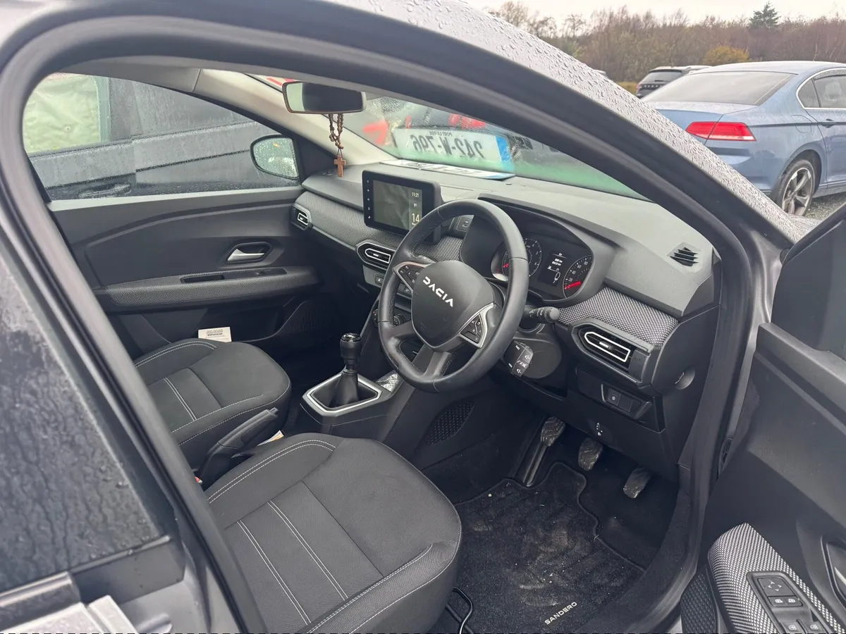 242 Dacia Sandero - Image 4