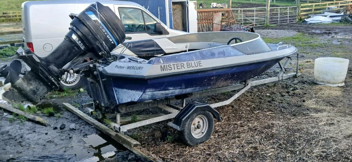 Boats trailer and engine for sale - Image 1