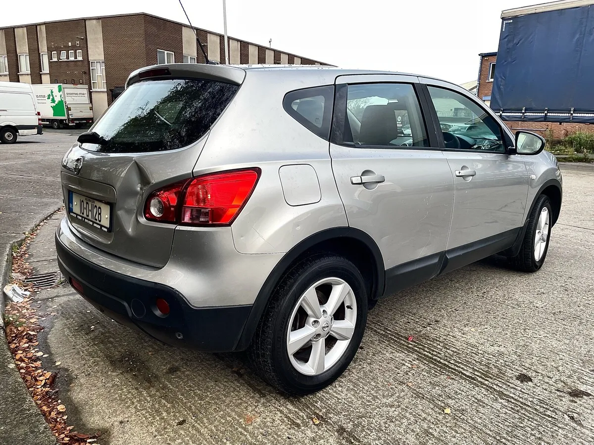 Nissan Qashqai Tax+1 year NCT panoramic roof - Image 3