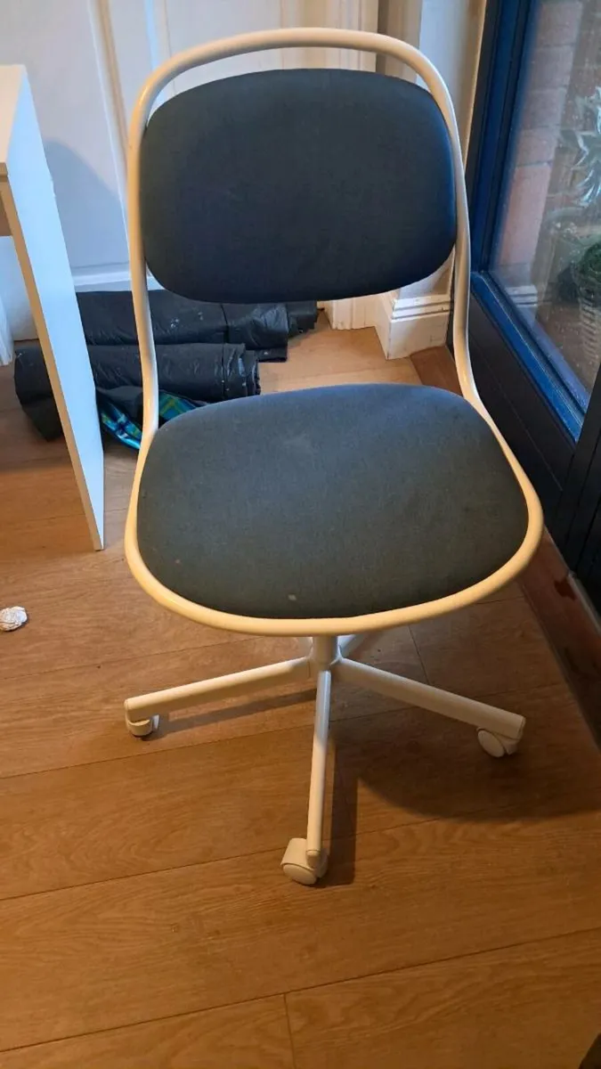 Desk and chair - Image 3