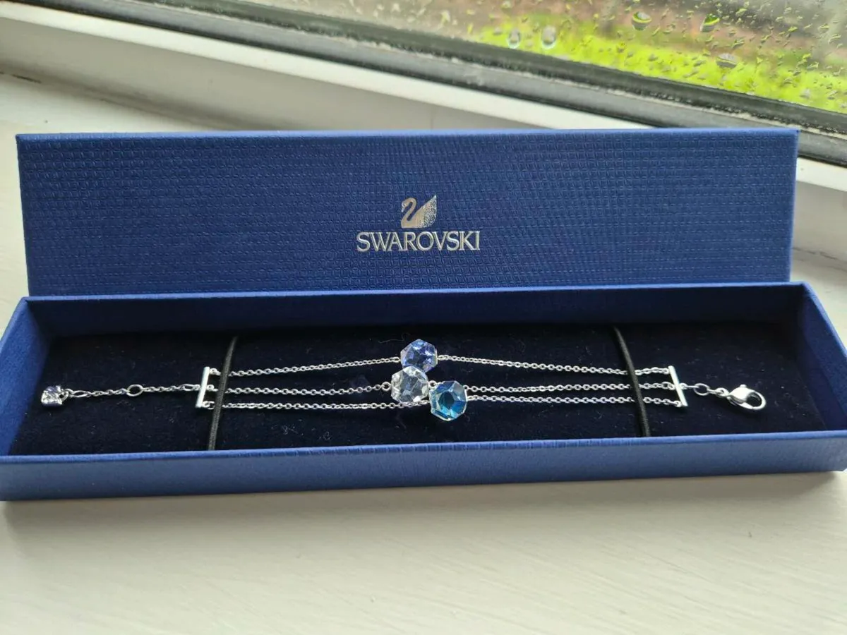 Swarovski bracelet with 3 big crystals, NEW - Image 1