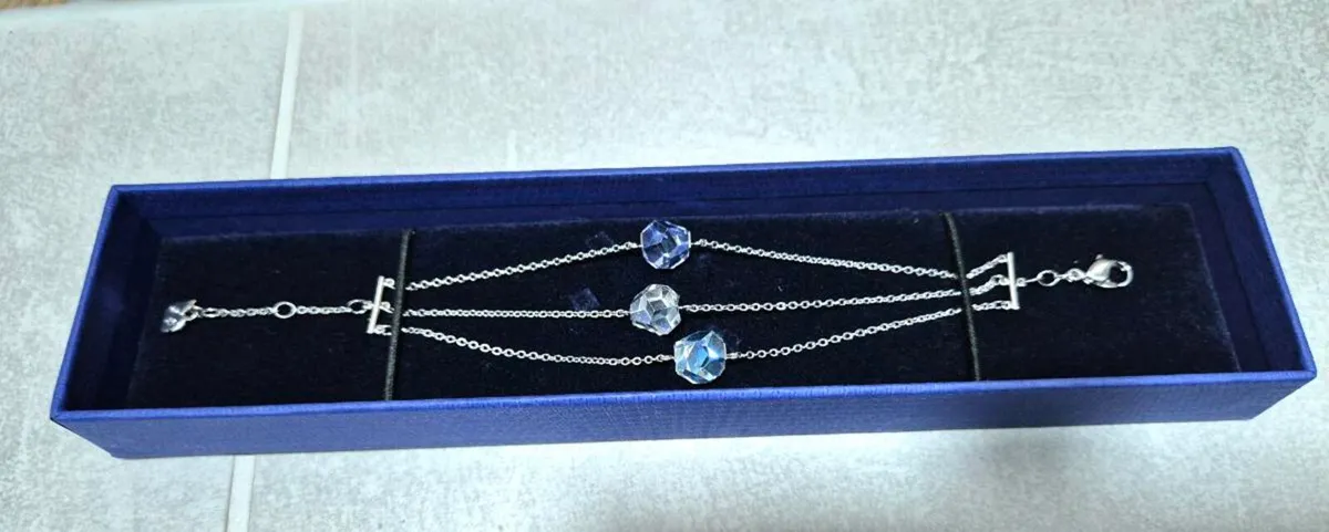 Swarovski bracelet with 3 big crystals, NEW - Image 2