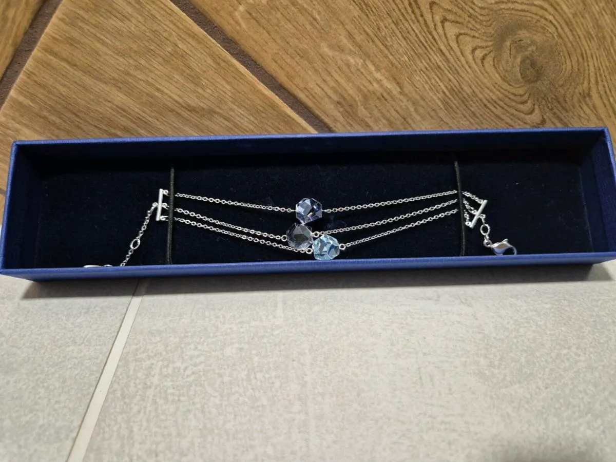 Swarovski bracelet with 3 big crystals, NEW - Image 4