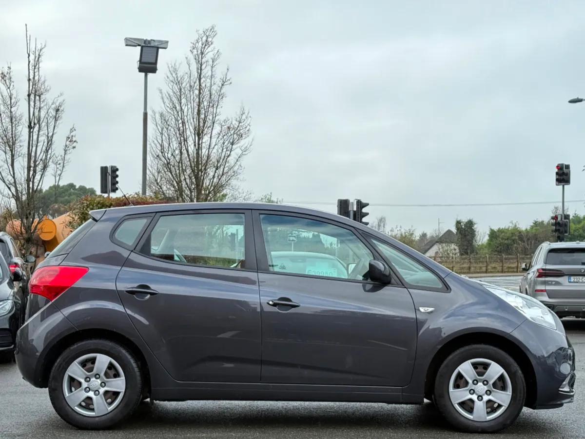 Kia Venga 1.4L PETROL 5DR *LOW KMS* - Image 4