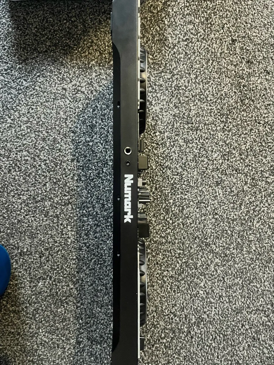 Dj equipment - Image 4