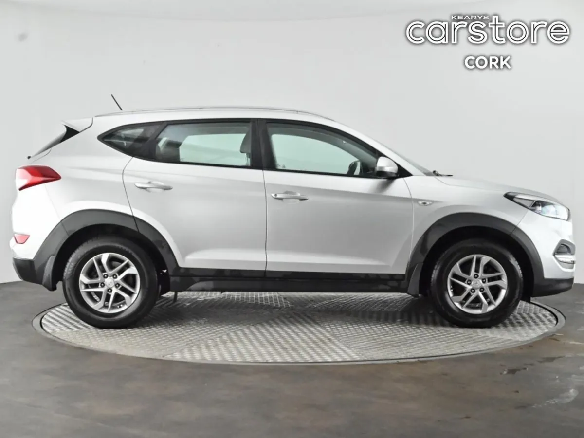 Hyundai Tucson 1.7 D Executive SE - Image 2