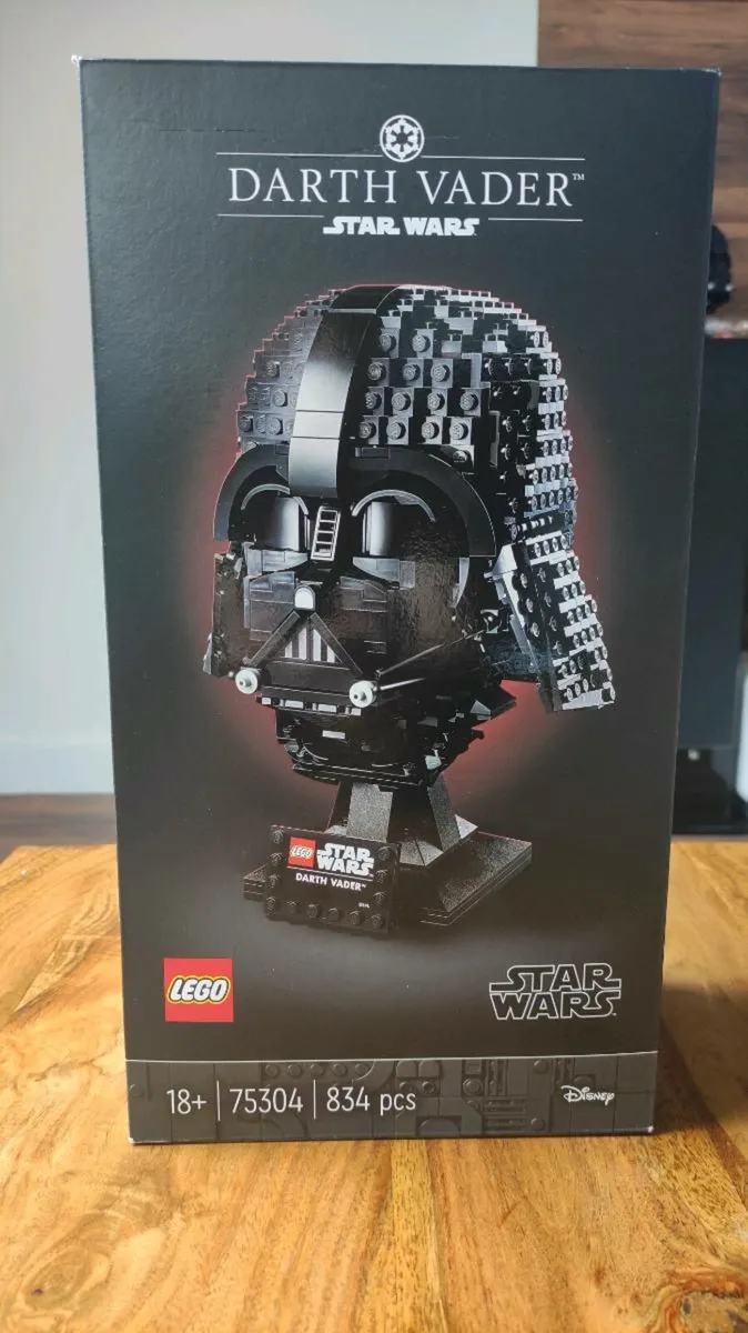 Lego Star Wars Darth Vader helmet 75304 - Image 1
