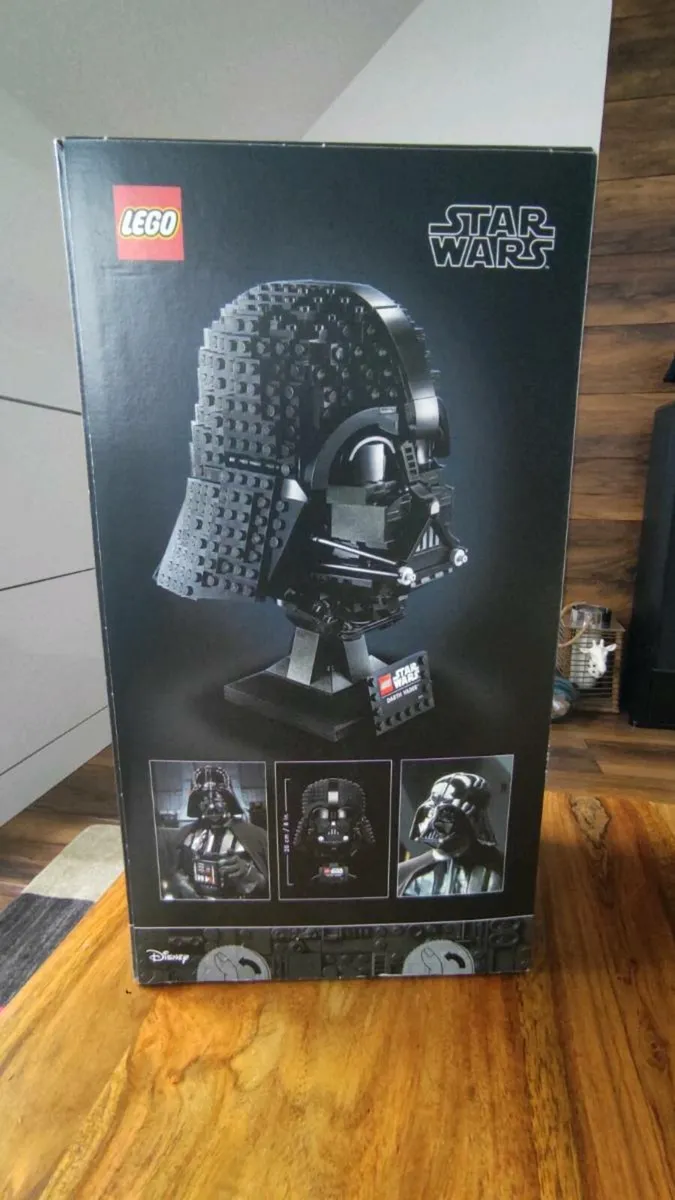 Lego Star Wars Darth Vader helmet 75304 - Image 2
