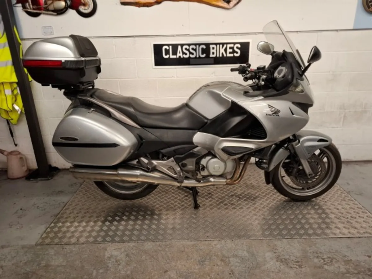 Honda Deauville 700 2011 - Image 1