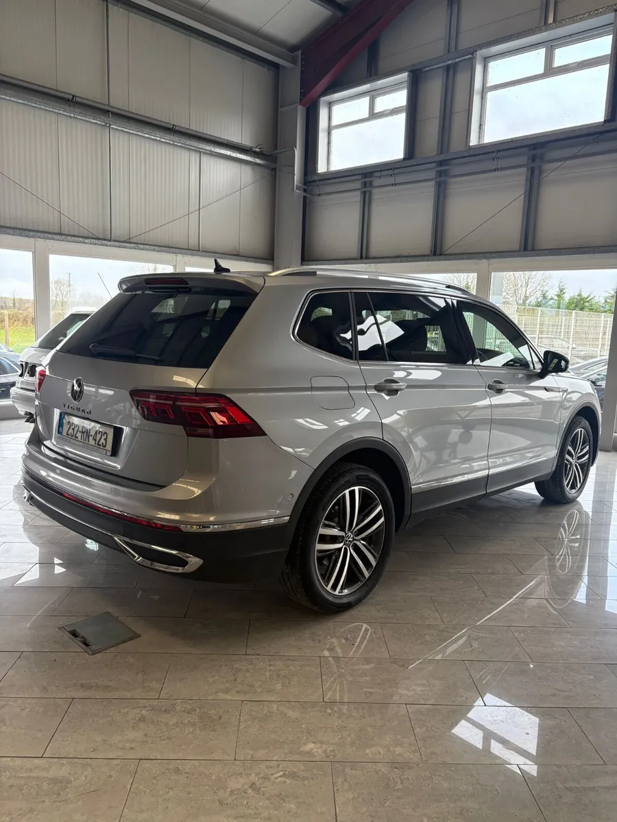 Volkswagen Tiguan 2023 - Image 3