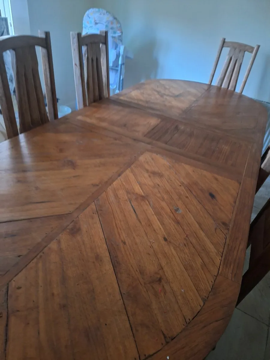 Table chairs & matching  home bar - Image 2