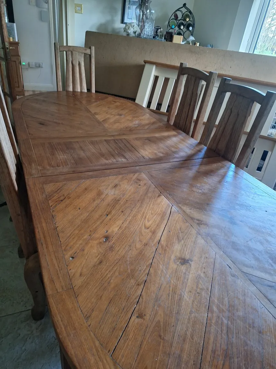 Table chairs & matching  home bar - Image 3