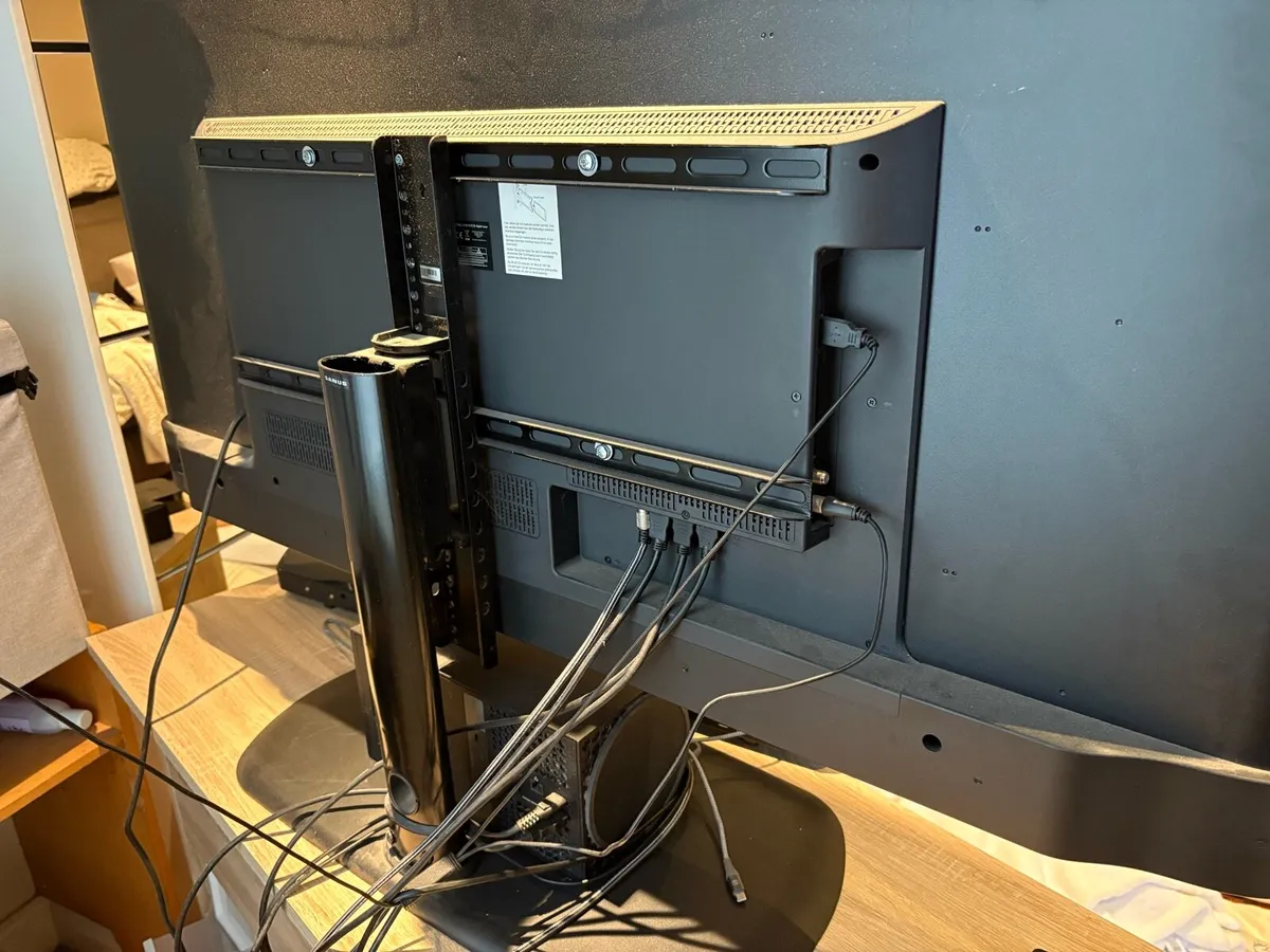 Denver TV 55 inch with TV stand - Image 3